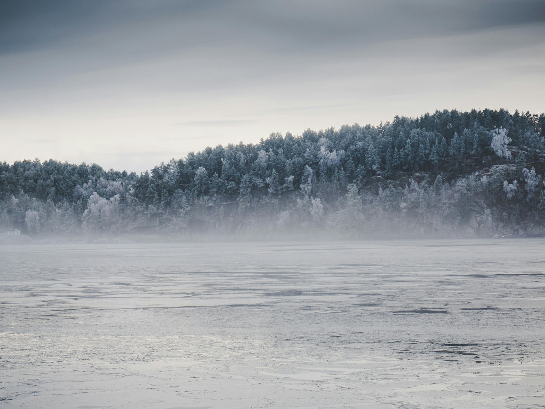 What to Wear While Paddle Boarding in Winter: Essential Gear for Cold Weather SUP